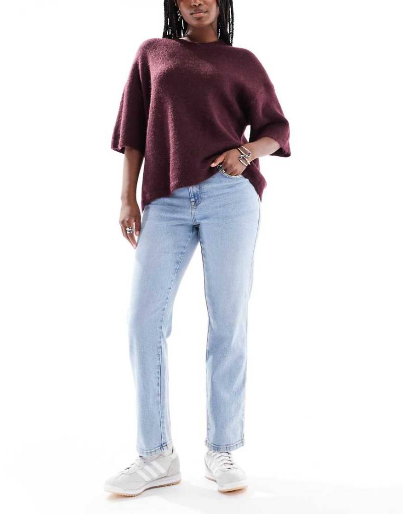 Vero Moda - Amara - Knöchellange Stretch-Jeans in hellblauer Waschung mit geradem Schnitt von Vero Moda