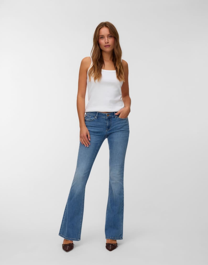 Vero Moda - Ausgestellte Jeans aus mittelblauem Denim von Vero Moda