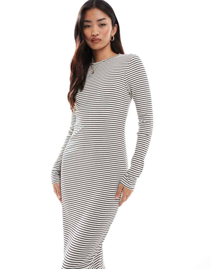 Vero Moda - Aware - Langärmliges Jersey-Midikleid in Creme mit Streifen-Weiß von Vero Moda