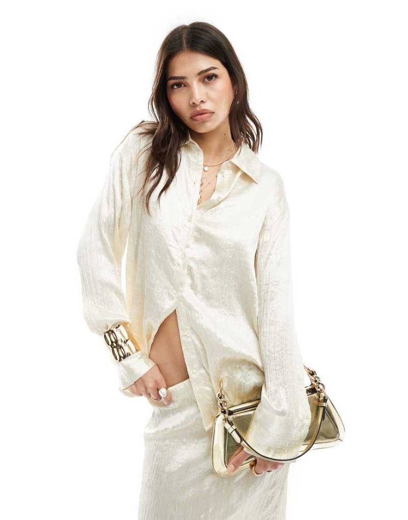Vero Moda - Aware - Plissierte Oversize-Bluse aus Satin in Creme, Kombiteil-Weiß von Vero Moda