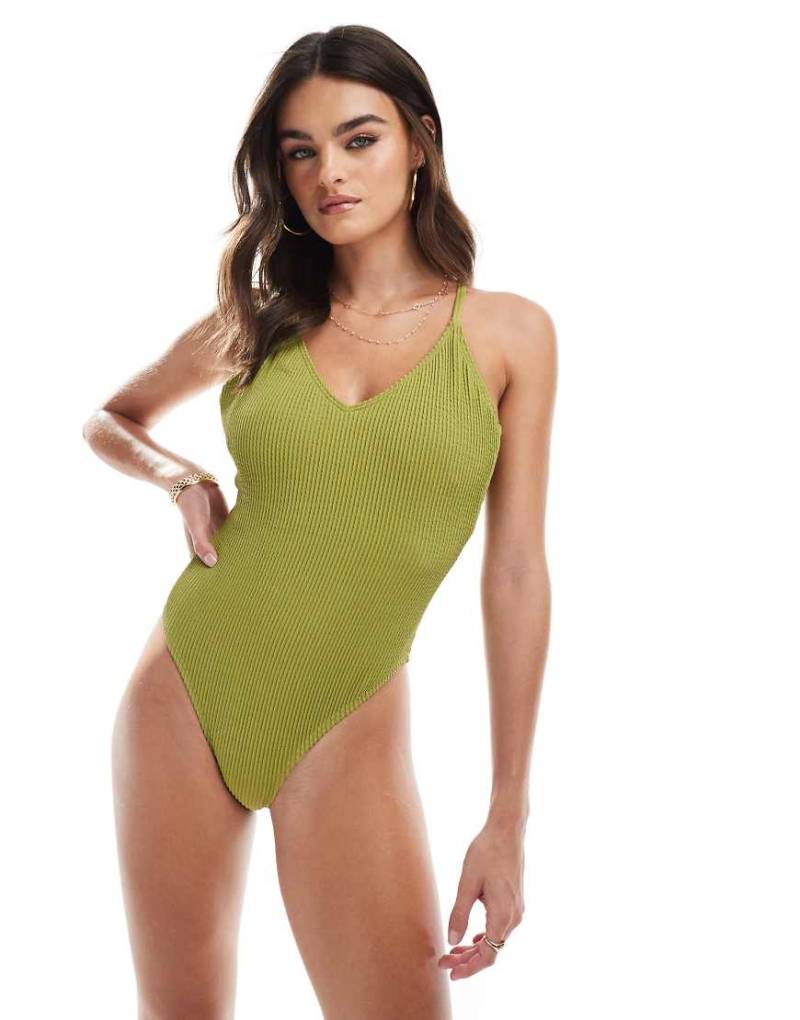Vero Moda - Badeanzug in Grün mit Knitterstruktur, überkreuzten Rückenträgern und hohem Beinausschnitt von Vero Moda