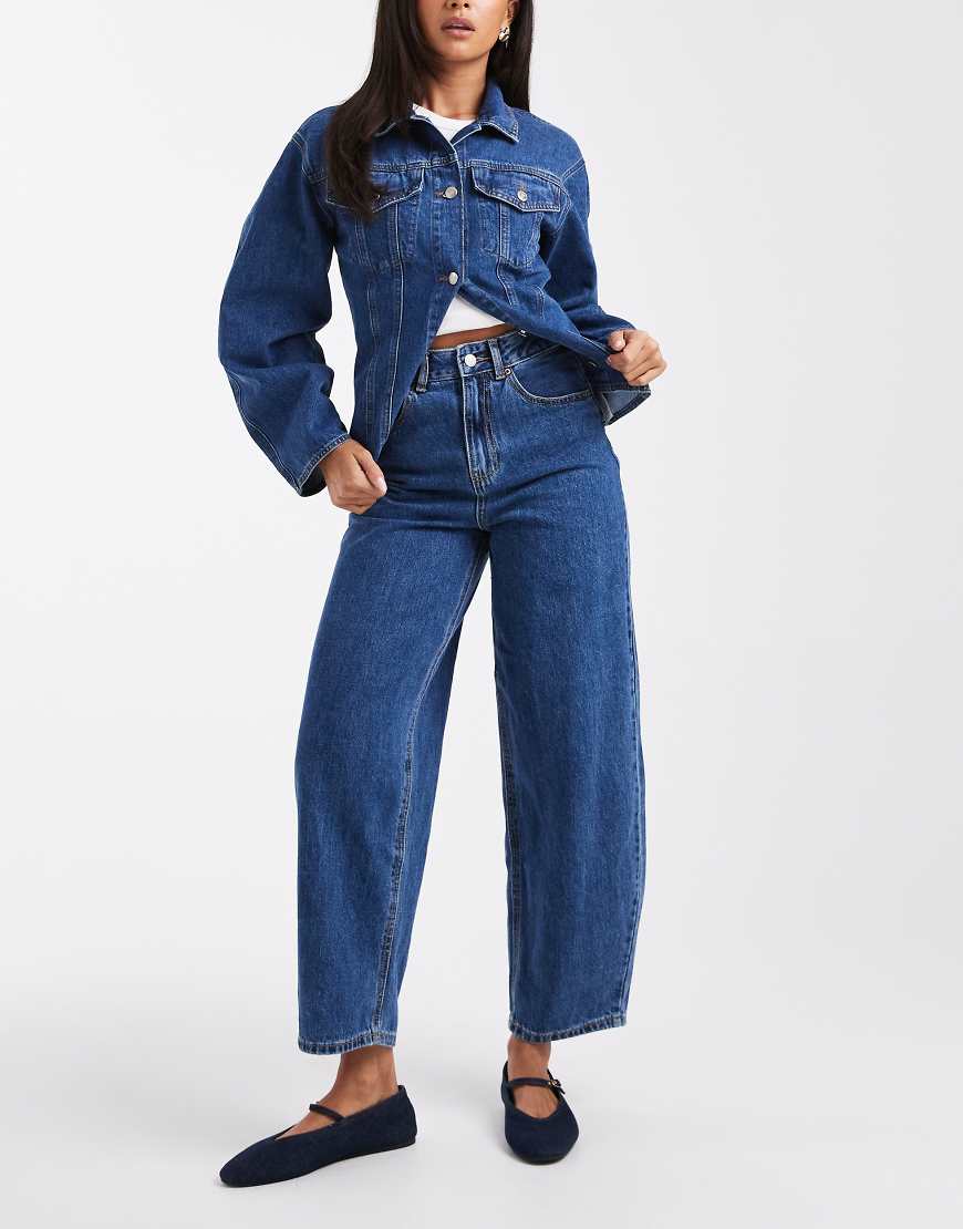 Vero Moda - Billie - Jeans in mittelblauer Waschung mit hohem Bund und abgerundetem weitem Bein von Vero Moda