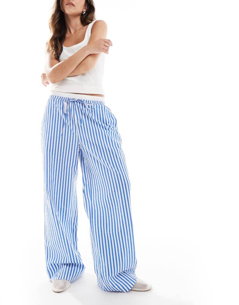Vero Moda - Blau gestreifte Hose mit doppeltem Tunnelzug-Bund und weitem Bein von Vero Moda