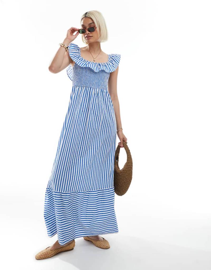 Vero Moda - Blau-weiß gestreiftes Maxikleid mit gesmokter Oberpartie und Ärmeln mit Volant-Rüschen von Vero Moda