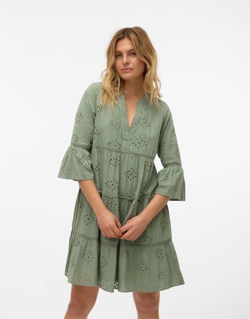Vero Moda - Bluse in Heckengrün Vero Moda - Bluse in Heckengrün von Vero Moda