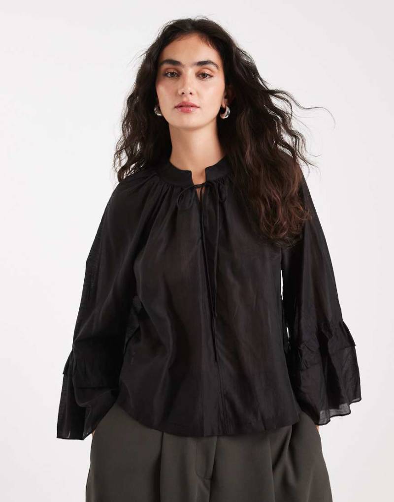 Vero Moda - Boho-Bluse in Schwarz mit auffälligen Ärmeln und Rüschendetails von Vero Moda