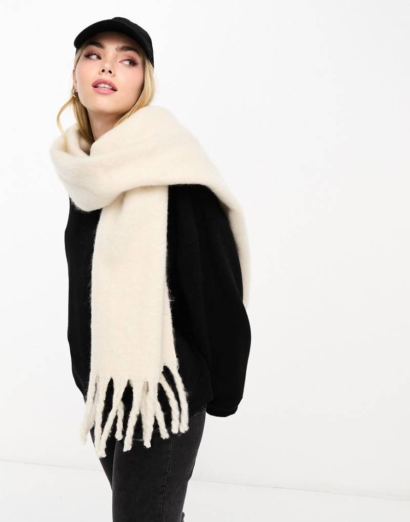 Vero Moda - Bouclé-Schal in Cremeweiß von Vero Moda