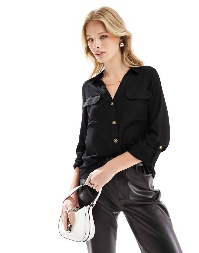 Vero Moda - Button-Down-Hemd in Schwarz mit Taschendetail von Vero Moda