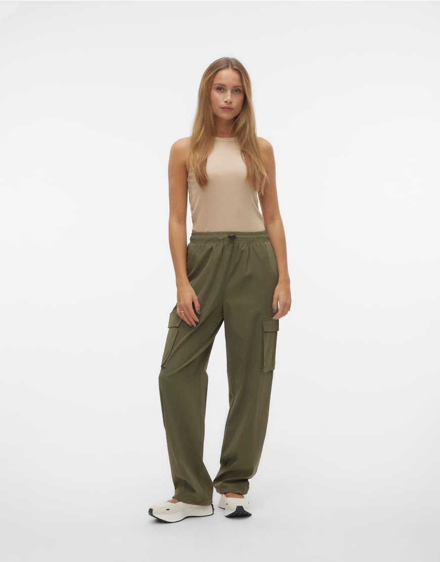 Vero Moda - Cargo-Hose in Efeugrün von Vero Moda