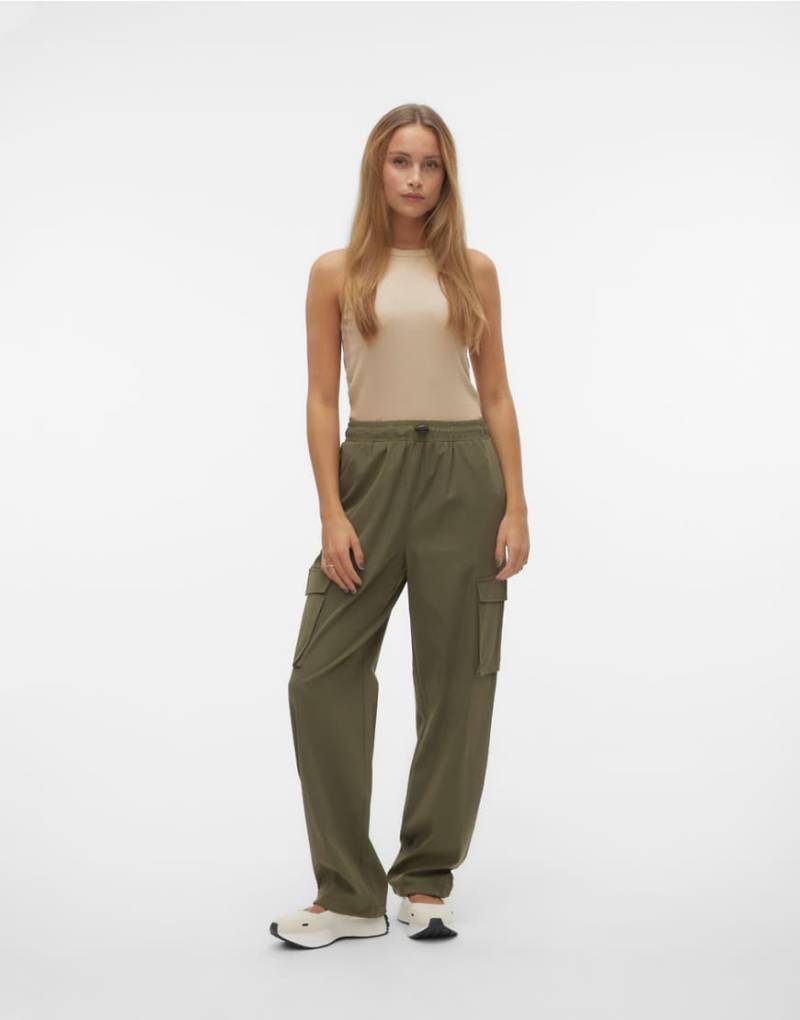 Vero Moda - Cargo-Hose in Efeugrün von Vero Moda