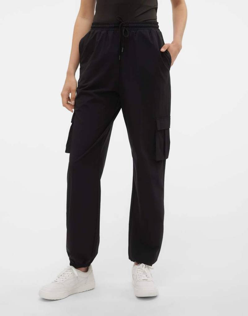 Vero Moda - Cargo-Hose in Schwarz mit Bündchen von Vero Moda