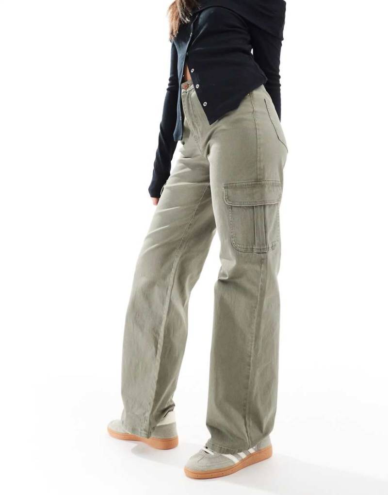 Vero Moda - Cargohose in Efeugrün mit weitem Bein von Vero Moda