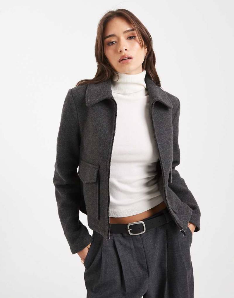 Vero Moda - Cropped-Fit-Filzjacke in meliertem Dunkelgrau mit Taschen von Vero Moda