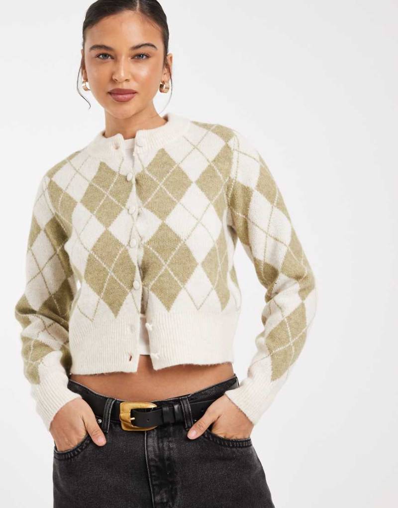 Vero Moda - Cropped-Strickjacke in Khaki mit kariertem Rautenmuster-Weiß von Vero Moda