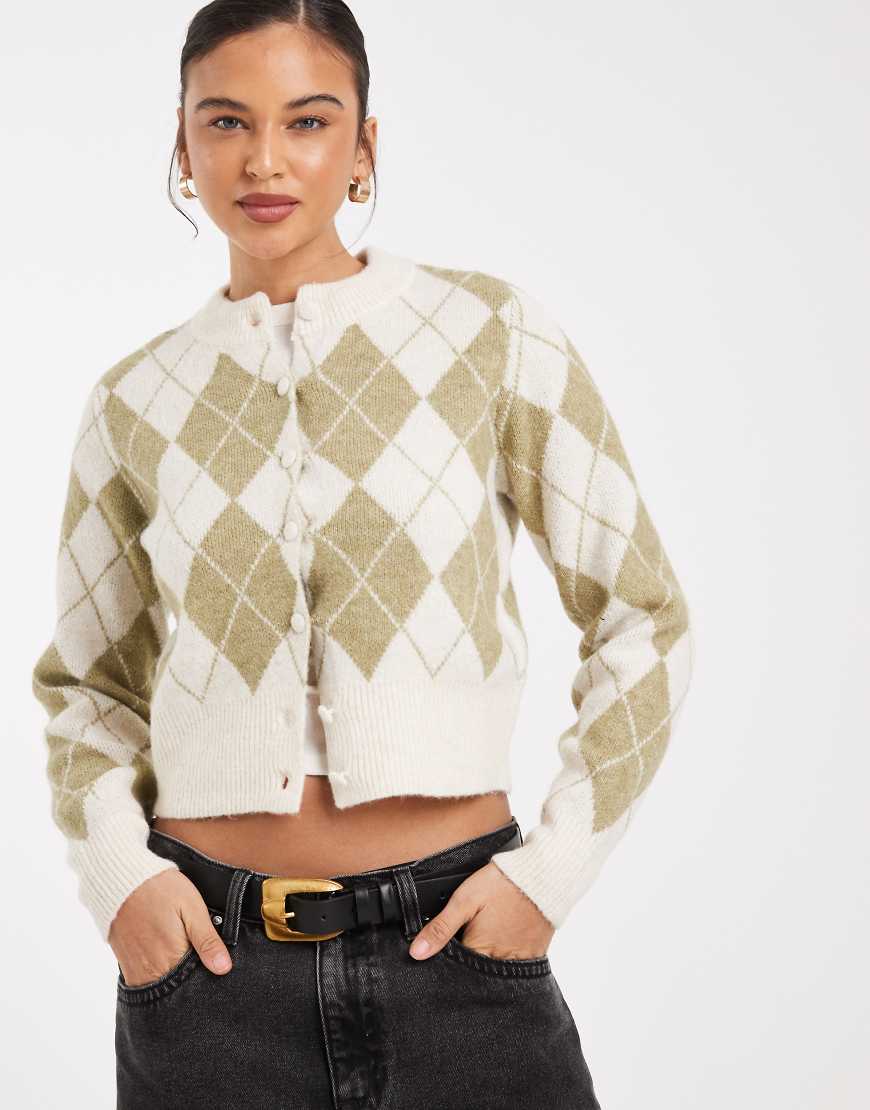 Vero Moda - Cropped-Strickjacke in Khaki mit kariertem Rautenmuster-Weiß Vero Moda - Cropped-Strickjacke in Khaki mit kariertem Rautenmuster-Weiß von Vero Moda