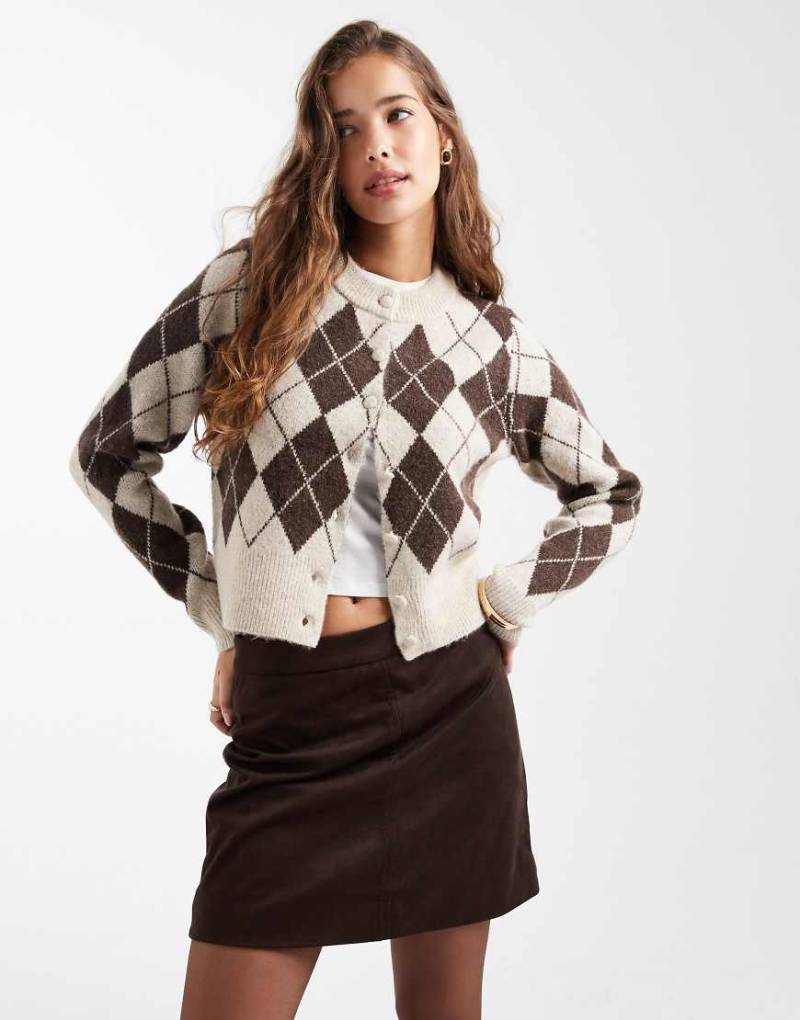 Vero Moda - Cropped-Strickjacke in Schokobraun mit kariertem Rautenmuster-Neutral von Vero Moda