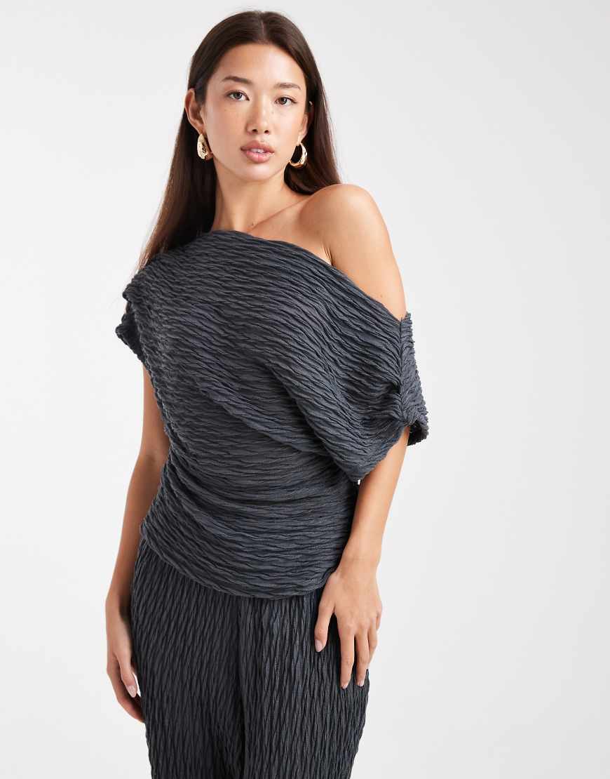 Vero Moda - Drapiertes Oberteil aus strukturiertem Jersey in Asphaltgrau mit Off-Shoulder-Design, Kombiteil Vero Moda - Drapiertes Oberteil aus strukturiertem Jersey in Asphaltgrau mit Off-Shoulder-Design, Kombiteil von Vero Moda