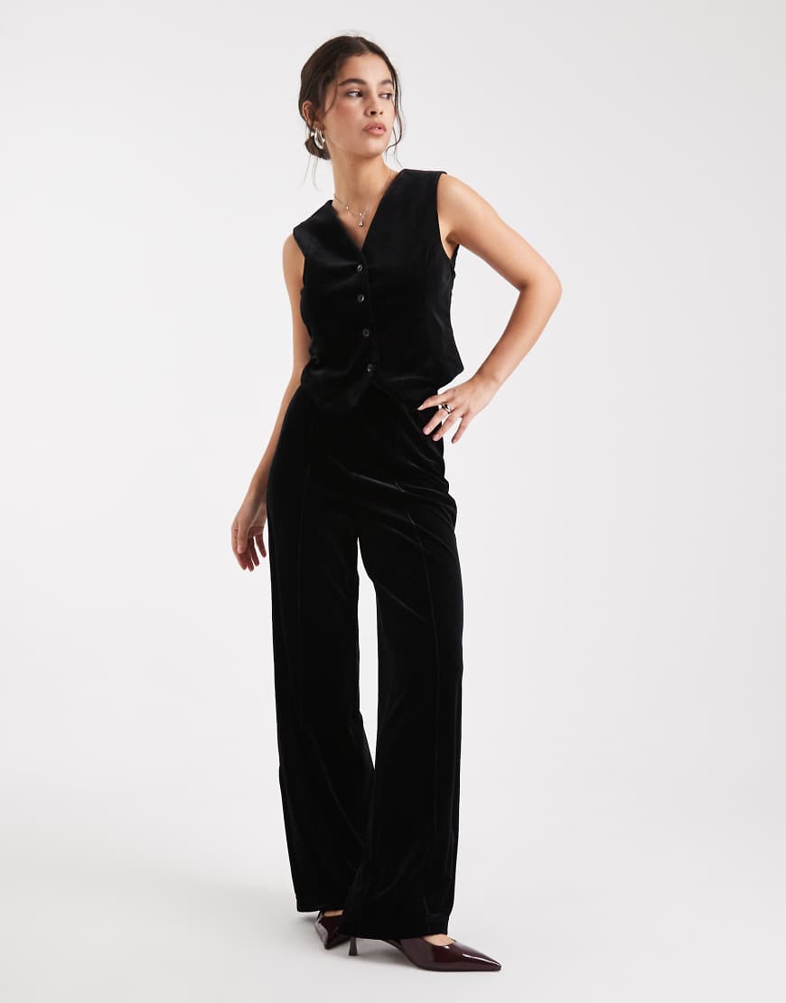 Vero Moda - Elegante Hose aus Samt in Schwarz mit Frontnaht, Kombiteil Vero Moda - Elegante Hose aus Samt in Schwarz mit Frontnaht, Kombiteil von Vero Moda