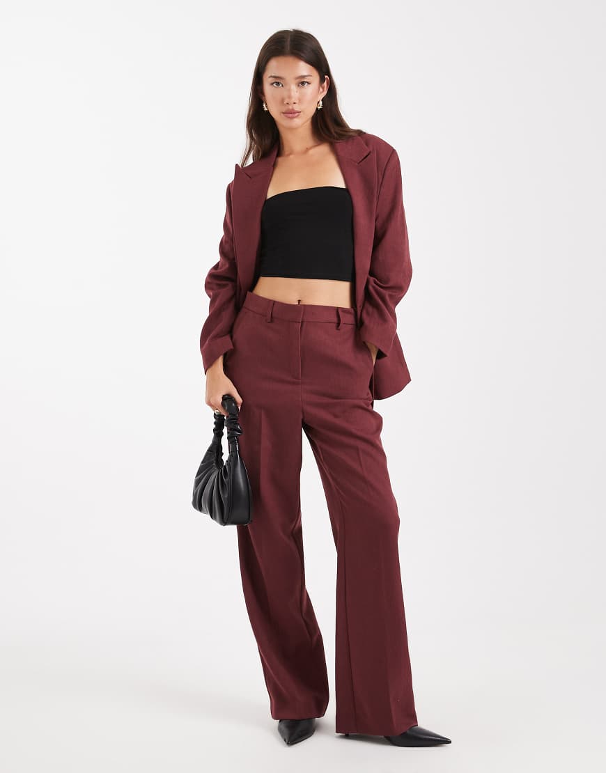 Vero Moda - Elegante Hose in Burgunderrot mit weitem Bein und Fischgrätmuster, Kombiteil von Vero Moda