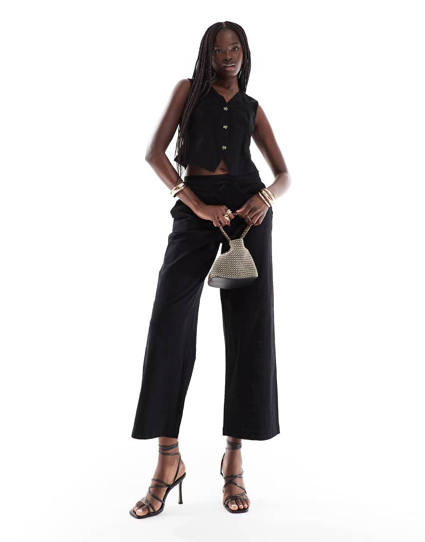 Vero Moda - Elegante Hose in Schwarz mit weitem Bein und Tunnelzug, Kombiteil Vero Moda - Elegante Hose in Schwarz mit weitem Bein und Tunnelzug, Kombiteil von Vero Moda