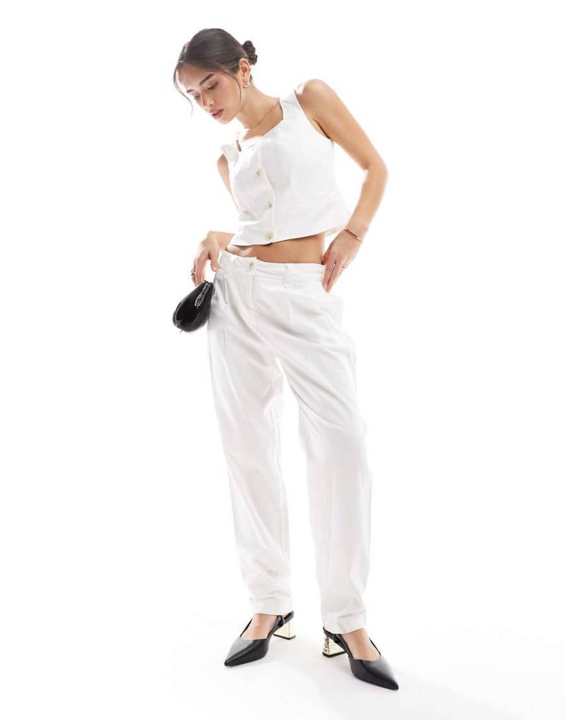 Vero Moda - Elegante Hose in Weiß mit abgerundetem Beinschnitt, Kombiteil von Vero Moda