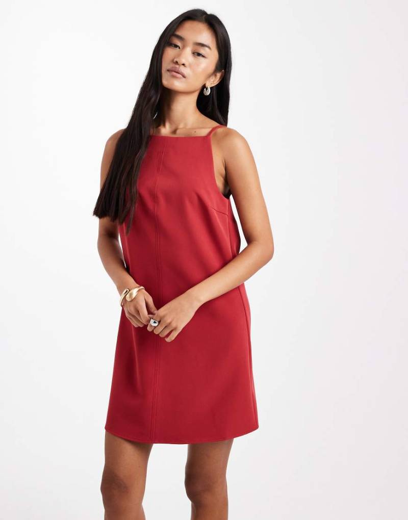 Vero Moda - Figurbetontes, kurzes Trägerkleid in Rot mit Ringerrücken von Vero Moda