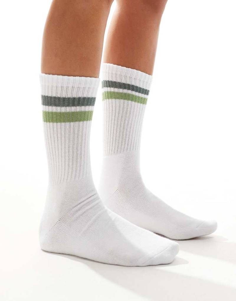 Vero Moda - Gerippte, sportliche Socken in Weiß und Grün von Vero Moda