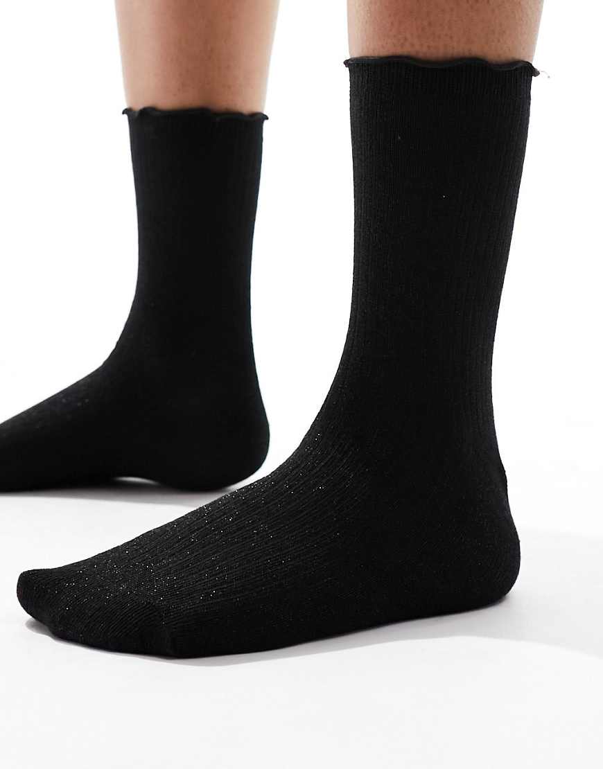 Vero Moda - Gerippte Socken in glitzerndem Schwarz mit Rüschensaum Vero Moda - Gerippte Socken in glitzerndem Schwarz mit Rüschensaum von Vero Moda