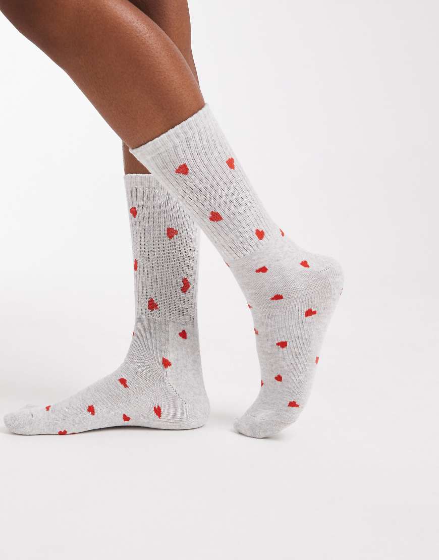 Vero Moda - Gerippte Sportsocken in Hellgrau mit Herz-Print von Vero Moda