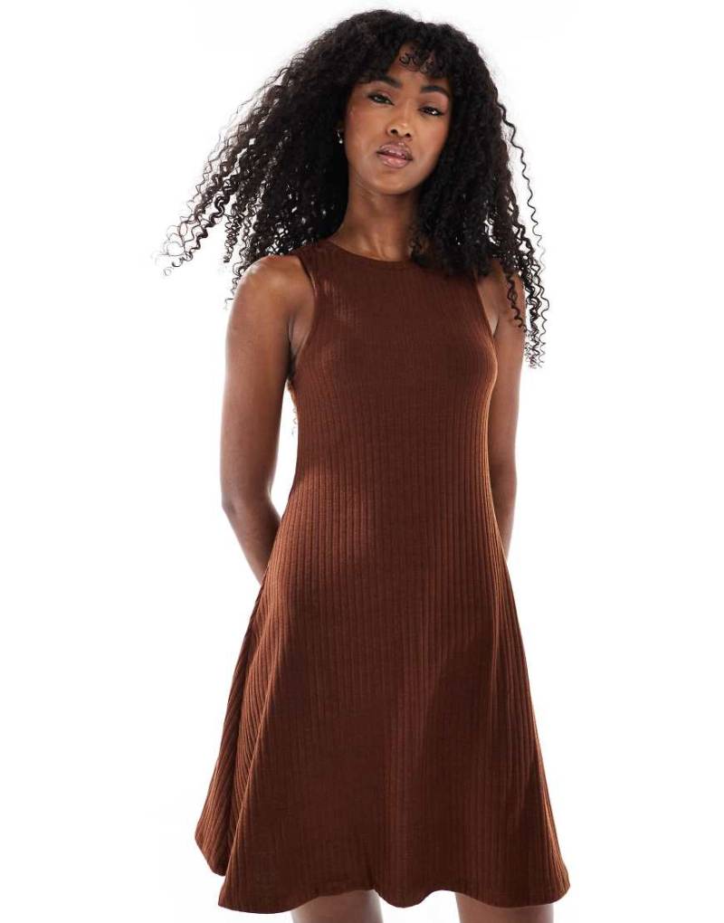 Vero Moda - Geripptes Minikleid in Schokobraun mit Ringerrücken von Vero Moda