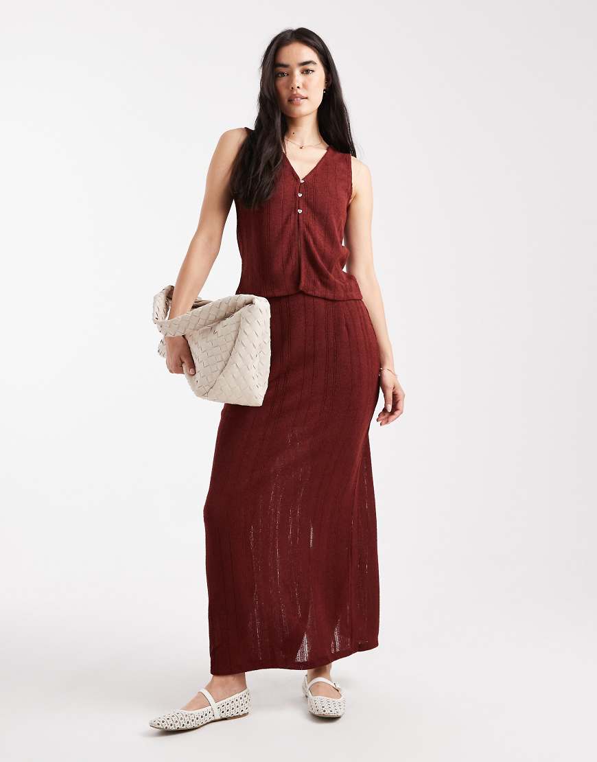 Vero Moda - Gestreifter Strickrock in Burgunderrot von Vero Moda