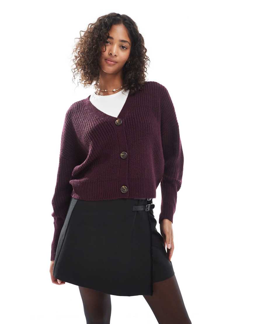 Vero Moda - Grob gerippte Strickjacke in Burgunderrot mit Knopfleiste von Vero Moda