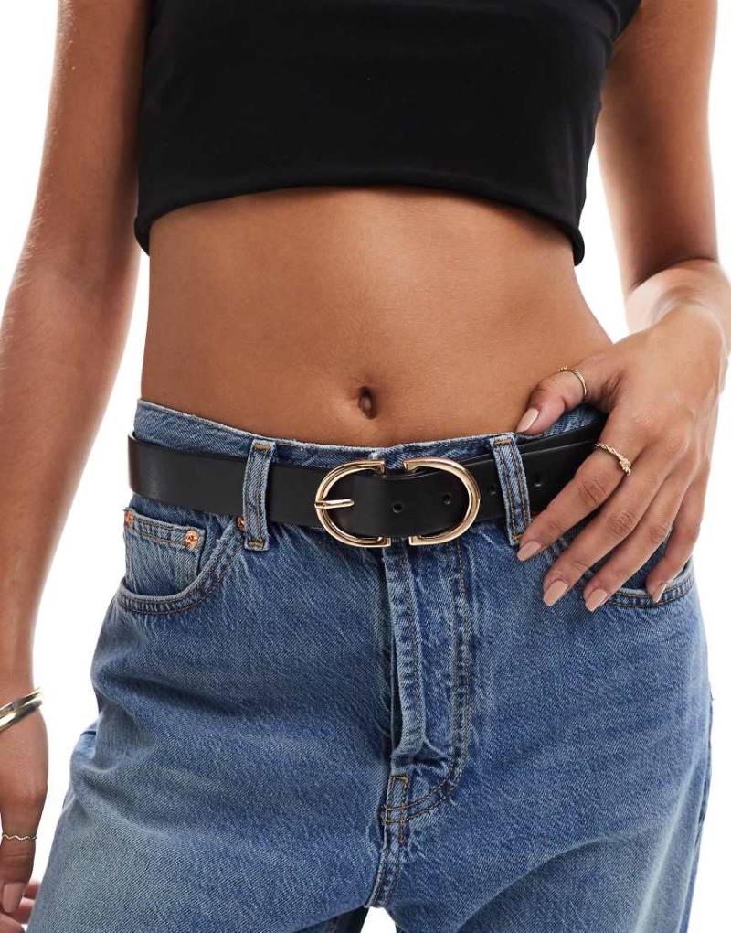 Vero Moda - Gürtel in Schwarz mit goldfarbener Schnalle in Halbmond-Optik von Vero Moda