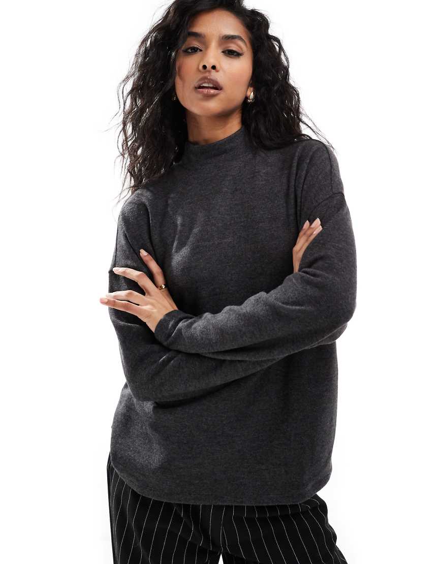 Vero Moda - Hochgeschlossenes Jersey-Oberteil in meliertem Schwarz mit Oversize-Schnitt Vero Moda - Hochgeschlossenes Jersey-Oberteil in meliertem Schwarz mit Oversize-Schnitt von Vero Moda