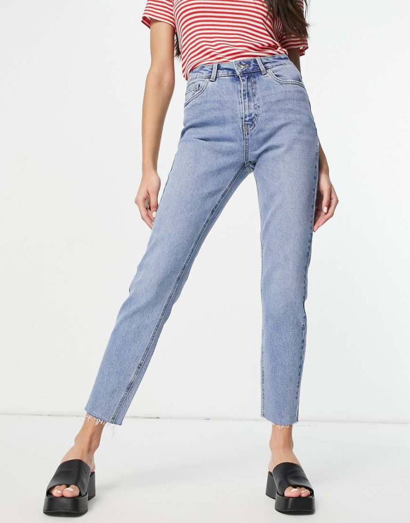 Vero Moda - Jeans aus Baumwollmix in hellblauer Waschung mit geradem Bein - MBLUE von Vero Moda