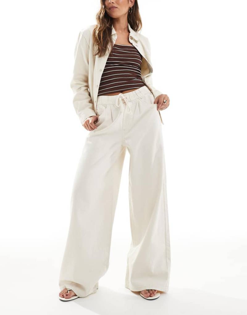 Vero Moda - Jeans in Ecru mit weitem Bein und Bindebund-Weiß von Vero Moda