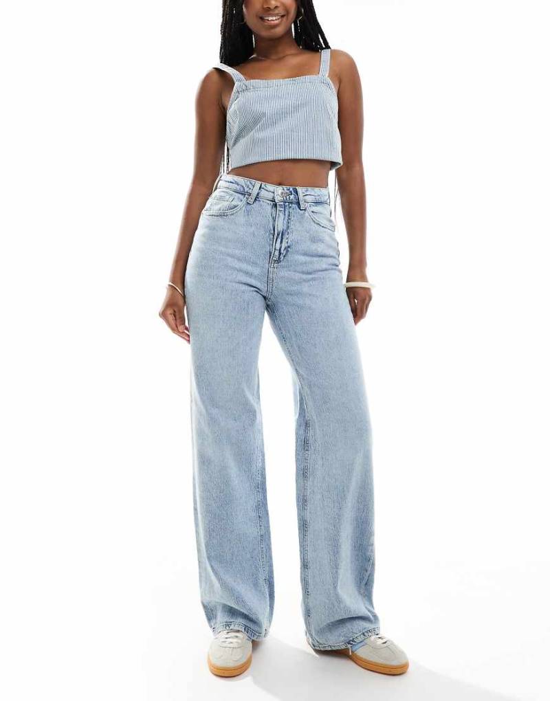 Vero Moda - Jeans in hellblauer Waschung mit hohem Bund und weitem Bein von Vero Moda