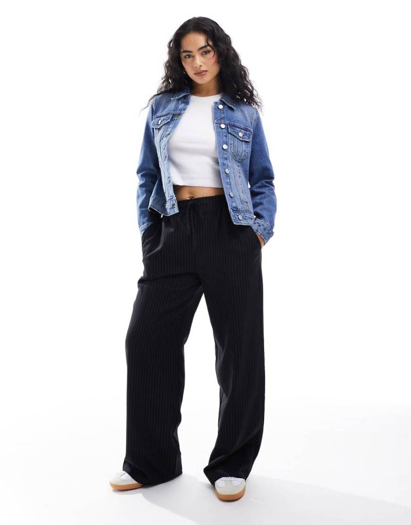 Vero Moda - Jeansjacke in mittelblauer Waschung von Vero Moda