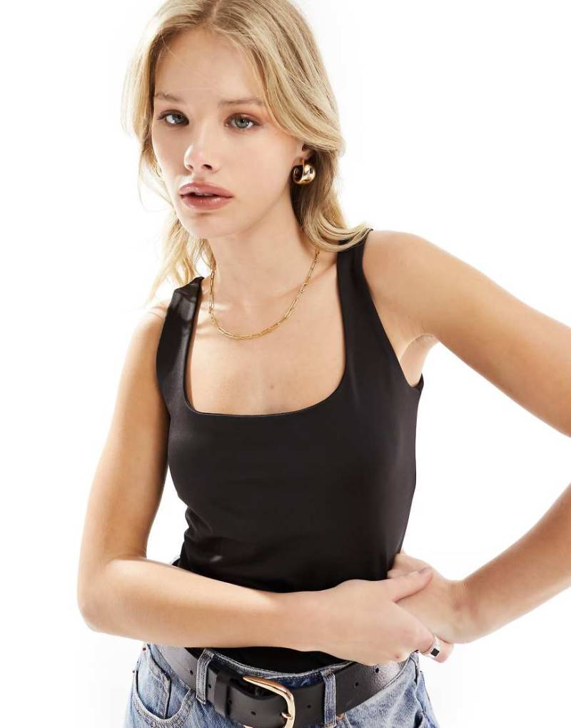 Vero Moda - Jersey-Oberteil in Schwarz mit zwei Tragemöglichkeiten und eckigem Ausschnitt von Vero Moda