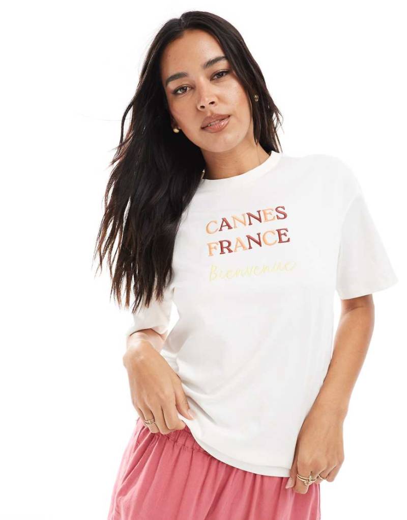 Vero Moda - Kastiges T-Shirt in Weiß mit „Cannes"-Stickerei von Vero Moda