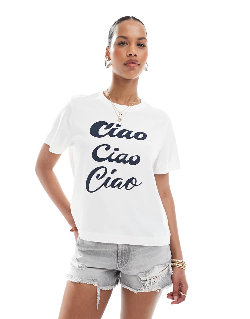 Vero Moda - Kastiges T-Shirt in Weiß mit „Ciao"-Grafikprint von Vero Moda