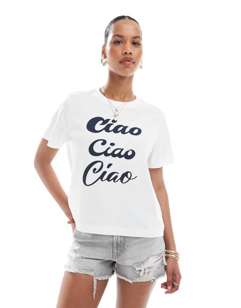 Vero Moda - Kastiges T-Shirt in Weiß mit „Ciao"-Grafikprint von Vero Moda