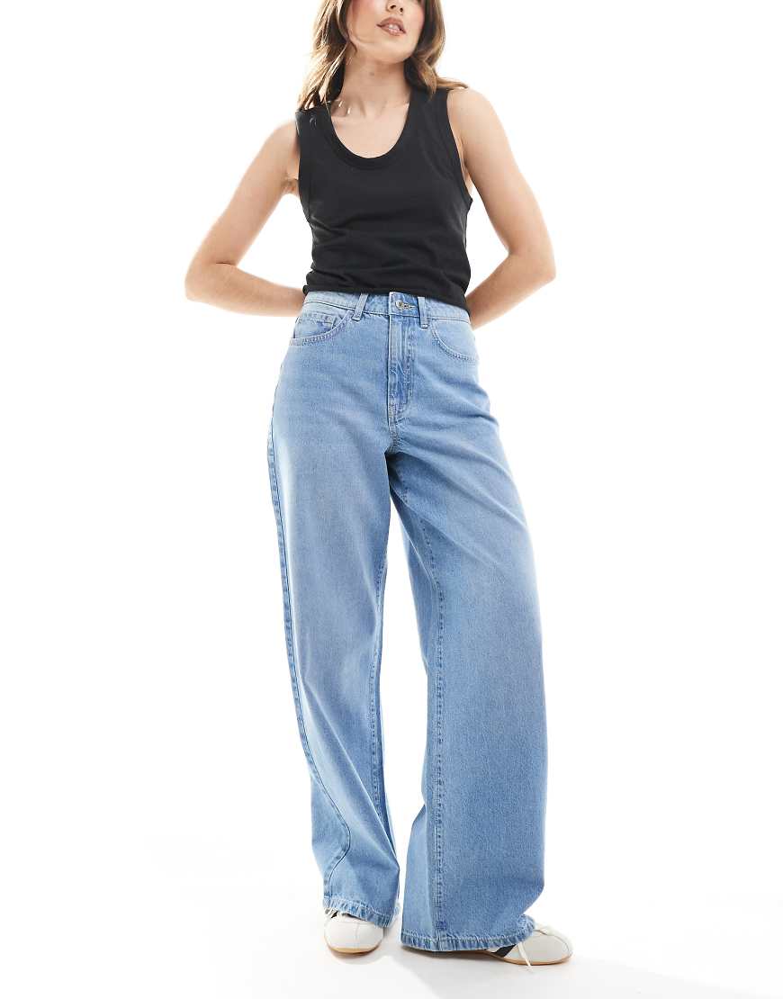 Vero Moda - Kirsa - Weite Jeans in hellblauer Waschung mit hoher Taille von Vero Moda