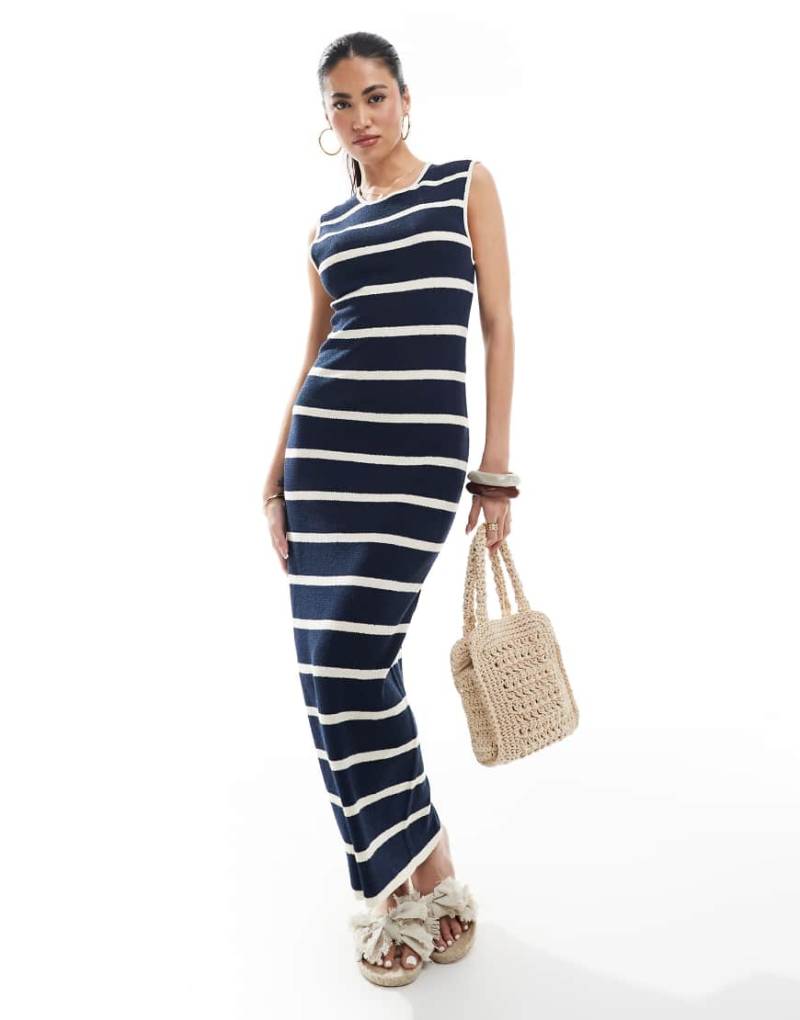 Vero Moda - Knöchellanges, gestricktes Jersey-Kleid in gestreiftem Marineblau von Vero Moda