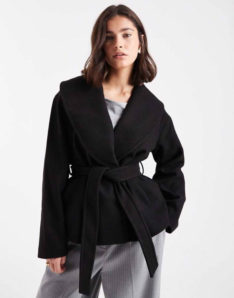 Vero Moda - Kurz geschnittene, formelle Jacke in Schwarz mit Gürtel von Vero Moda