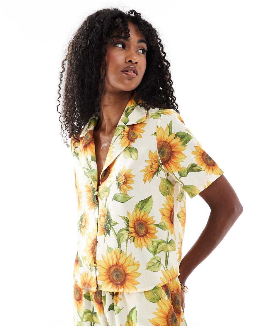 Vero Moda - Kurzärmlige, kastige Hemdbluse mit Sonnenblumenmuster, Kombiteil-Weiß von Vero Moda
