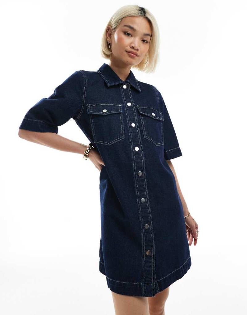 Vero Moda - Kurzärmliges Oversize-Jeanskleid in dunkelblauer Waschung mit Knopfleiste vorne von Vero Moda