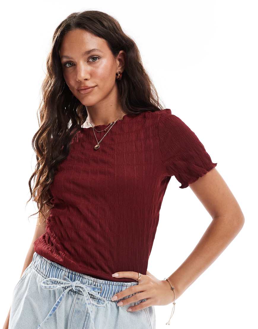 Vero Moda - Kurzärmliges T-Shirt in Burgunderrot mit Struktur von Vero Moda