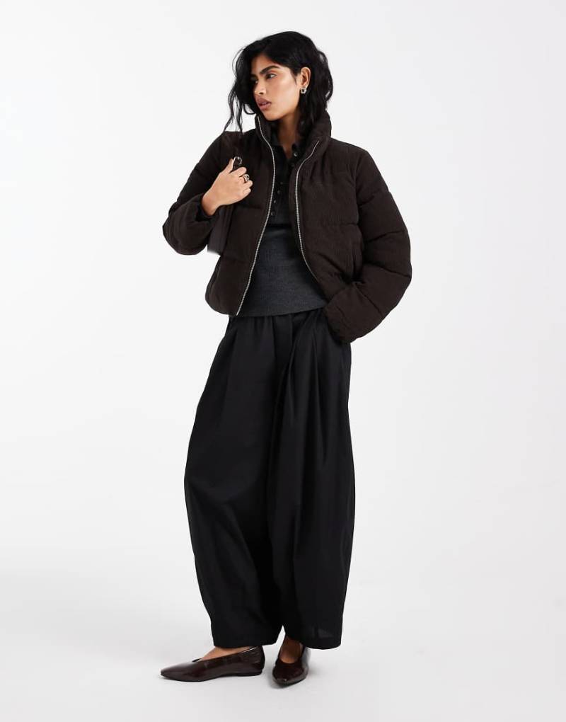 Vero Moda - Kurze Steppjacke aus Cord in Schokobraun-Brown von Vero Moda