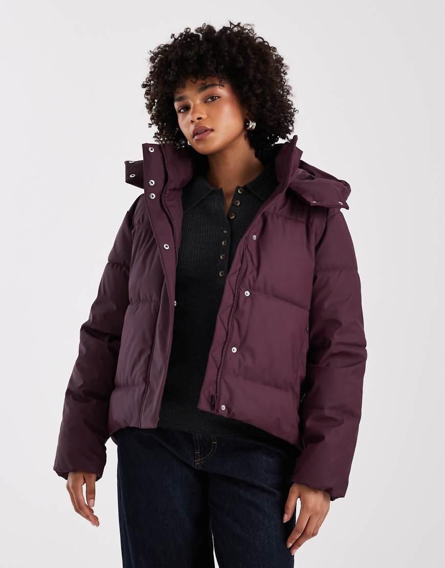 Vero Moda - Kurze wattierte Jacke in Burgunderrot mit Beschichtung von Vero Moda